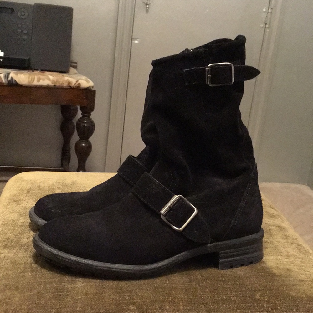 INSANE PRICE!! Paul Green “Suri” black suede boots